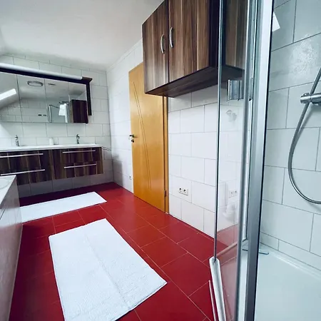 アパート Gemuetliche Alpenwohnung Mit Balkon & Bergblick Nahe Neuschwanstein Ideal Fuer Familien & Gruppen Fuer Gemeinsame Momente