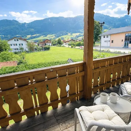 Gemuetliche Alpenwohnung Mit Balkon & Bergblick Nahe Neuschwanstein Ideal Fuer Familien & Gruppen Fuer Gemeinsame Momente Apartment