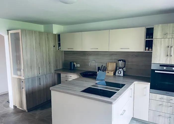 Gemuetliche Alpenwohnung Mit Balkon & Bergblick Nahe Neuschwanstein Ideal Fuer Familien & Gruppen Fuer Gemeinsame Momente *